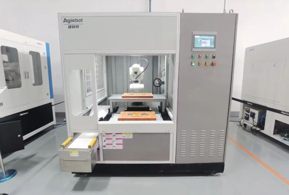 青資向“新”力 以芯片、智造、人工智能驅動通訊技術向“新”而行，以“質”致遠